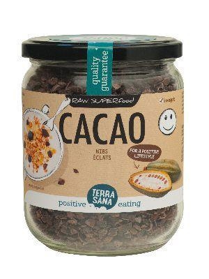 RAW cacao nibs in glas